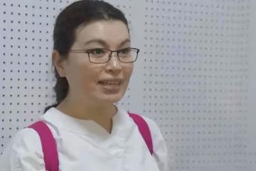 前央視主播李瑞英,退休後素顏變樣,但氣質優雅,老態真實不扮嫩