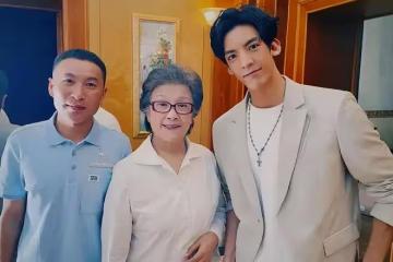 宋春麗這樣挺好的,滿頭白髮有老人真實感,比那些裝嫩打針強太多