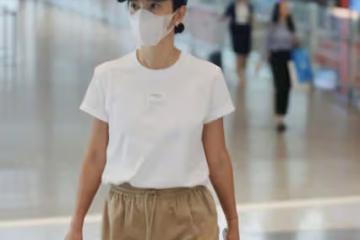 李冰冰這樣多好啊,素顏走機場也不在意,不扮嫩中年打扮反倒舒服