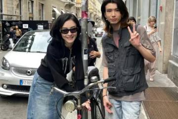 張柏芝在米蘭被拍，素顏清新脫俗，穿衛衣牛仔裙一點也不像當媽的