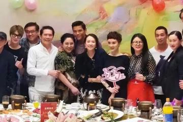 金巧巧曬照不修圖，章子怡髮際線高李湘閉眼，生圖反倒真實接地氣