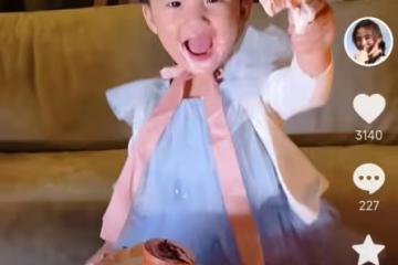 李亞鵬幼女滿2歲,夏夏大口吃蛋糕萌態百出,越長越像爸爸超可愛