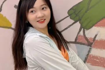 林妙可看畫展曬照,還那樣顯老顯胖,一味的扮嫩卻怎麼也沒少女感