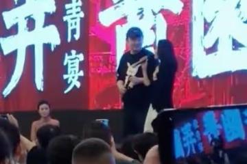 45歲章子怡：本想靠陳可辛打個「翻身仗」，如今卻一地雞毛