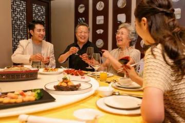 我家是種菜的，去堂妹家作客常會送菜當心意，但久了她們卻覺得理所當然，也不曾回送我什麼東西！今天堂妹要我買20公斤花生油，我辛苦送去「她卻跟我翻臉」，看...