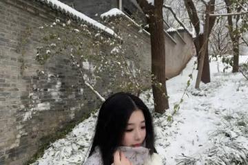 19歲38F極品尤物時尚穿搭:冬日時尚穿搭與內在氣質