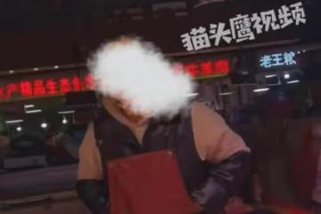 女子買的排骨回家變樣，現場抓拍見證「鬼手」，夫妻打配合太嫻熟