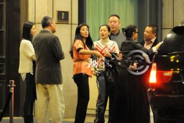 陳紅李冰冰差4歲，一個不修邊幅似農家大嬸，一個時髦似大學生