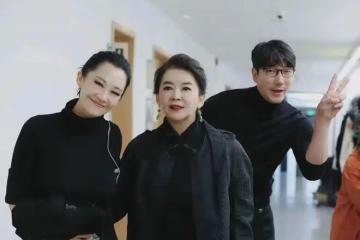 許晴跟胡慧中同框似母女!一個風姿卓越,一個皺紋橫生儼然老奶奶