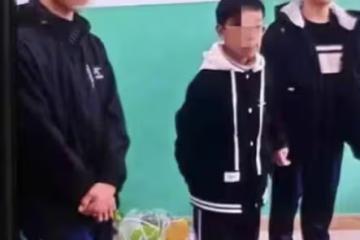 初中生被殺後續:死者三八節曾給媽媽送花,兩家兇手已偷偷搬走