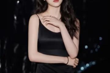 23歲歐陽娜娜美出新高度,穿黑色紗裙美麗迷人,一雙大長腿吸睛