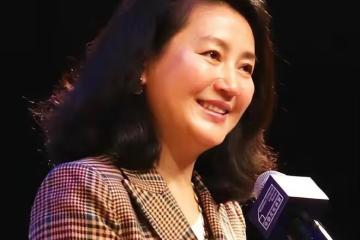 王小丫胖了得有20斤!淡妝難掩臉上蒼老感,身材圓潤但氣質更富態