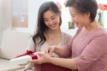 住在兒子家幫忙帶孩16年！孫子一考上大學「媳婦就趕我走」我們5年沒見　孫子要結婚「兒子媳婦卻突然上門了」