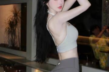 永遠喜歡顯身材的衣服,身邊的瑜伽服