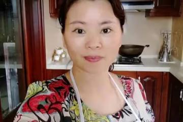 我當看護15年！剛辦完僱主喪事「我拿行李準備離開」，萬萬沒想到「他突出現攔住我」…