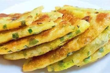 早餐換換新花樣,試試這個香蔥餅,10分鐘就能出鍋,酥脆又多層