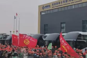老闆連續12年安排員工父母外出旅遊,父母帶身份證,一切公司安排