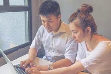 女同事叫我幫做策劃案，做好後反被她責怪，要我對此事負全責