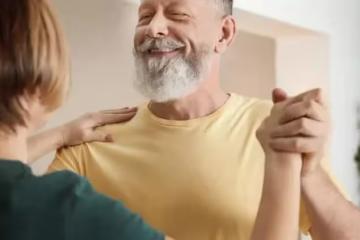 老人搭夥堅持AA制,63歲大媽:那是你的一家4口,與我無關