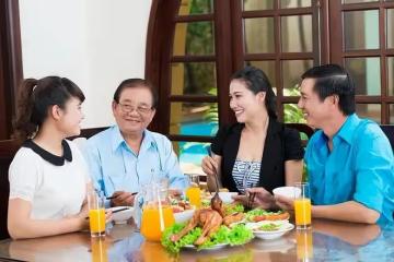 二婚帶兒子嫁給現任，15年後兒子和繼女看對眼，可父母卻有顧慮