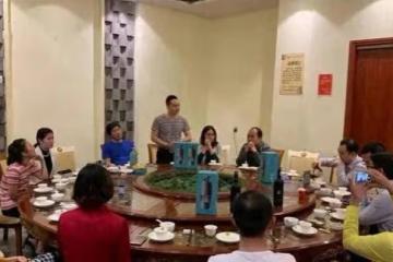 跟同事聚餐，說好AA他們偷偷溜走，我在群里說的話他們乖乖轉錢來
