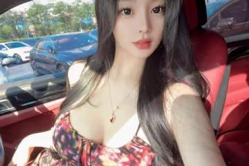 178cm 36D極品尤物時尚穿搭:碎花弔帶裙 優雅又氣質