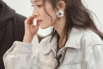「少女感」給楊冪太多自信,緊身牛仔裙都敢穿,但過膝長靴最搶鏡