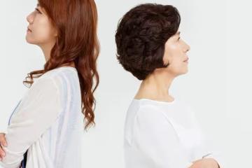不行跪拜之禮不行，婆婆婚禮上的當場離開，讓她後悔一輩子