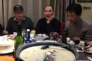 岳父生日訂三桌酒席,飯後沒人結帳,妻子示意我去,我扭頭就走