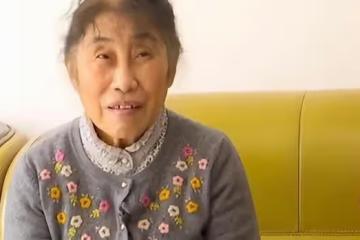 76歲大爺相親，見到大媽兩眼放光，快貼大媽身上了，紅娘：坐遠點