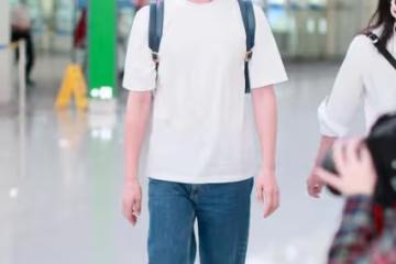 馬天宇坎肩毛衣配短袖，不知是冷是熱，中分髮型好清爽