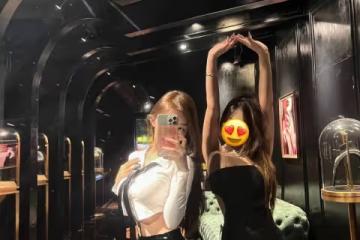OOTD！36D極品尤物時尚穿搭：白色短襯衫搭配黑色包臀裙 性感又氣質