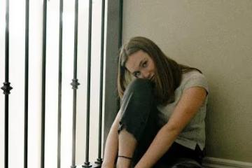 女人,你真的要具備這兩個其中一種的勇氣,傷害對方或隨時離開