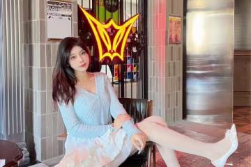 一瞥白絲弔帶襪與高跟的完美結合，性感爆表！
