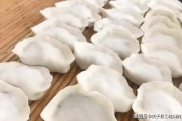 煮餃子，不要直接開水下鍋，記住這3點，餃子不破皮不粘連還好吃