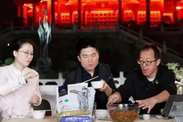 董宇輝被指耍大牌,大學教授都給他做陪襯,但網友紛紛為他喊冤!