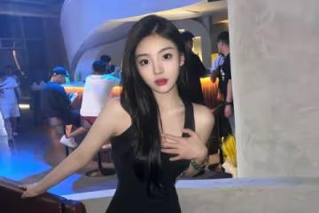 極品36D尤物身穿黑色弔帶連衣裙 猶如夜色下的璀璨星光