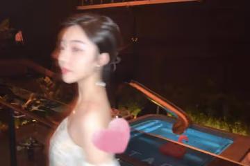 碎花露肩上衣極品女神 猶如仙女下凡一般 真的太美了