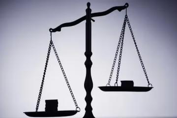 50歲的父親努力考博,只為了讓女兒回到上海參加高考,值得嗎