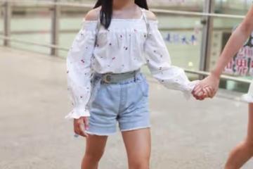 田亮的女兒長得真像復刻版，扎雙馬尾顯俏皮，真是滿滿的青春感