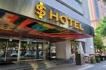 S Hotel正式換招牌，「S」字樣被替換，汪小菲對徐家人展開行動