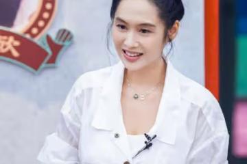 71年的朱茵太會扮嫩，扎「哪吒頭」少女感滿滿，永遠的紫霞仙子