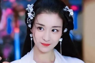 王楚然橫店深夜吃湯肉粉，素顏亮相引發熱議
