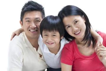 公公來我家小住期間，在公園裡和中年女子搭訕，導致丈夫和他反目