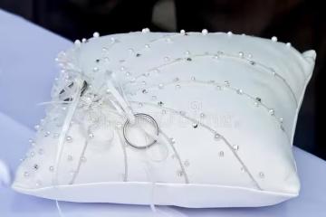 下嫁給父母並不看好的男人後，卻被逼賣房救婆婆，最終她做此選擇