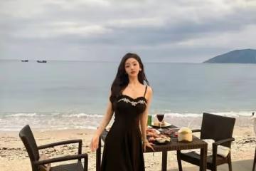 36D極品尤物黑色弔帶連衣裙穿搭 完美 年輕 時尚女神的體現