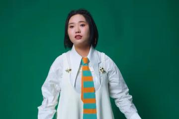 李雪琴甜蜜戀情曝光，背背俠現身！前任看了都得愣住