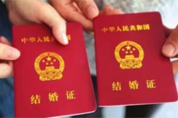 女子和男友提前領證,男方父母沒高興太久:上當了