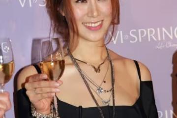 「千億媳婦」徐子淇太敢穿,露臍抹胸全用上,清涼還不庸俗