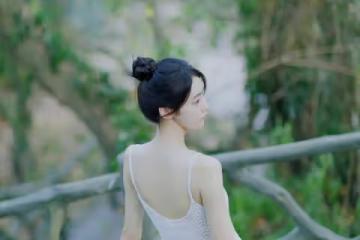 極品34C性感尤物時尚穿搭:白色蕾絲弔帶連衣裙 盡顯完美身材